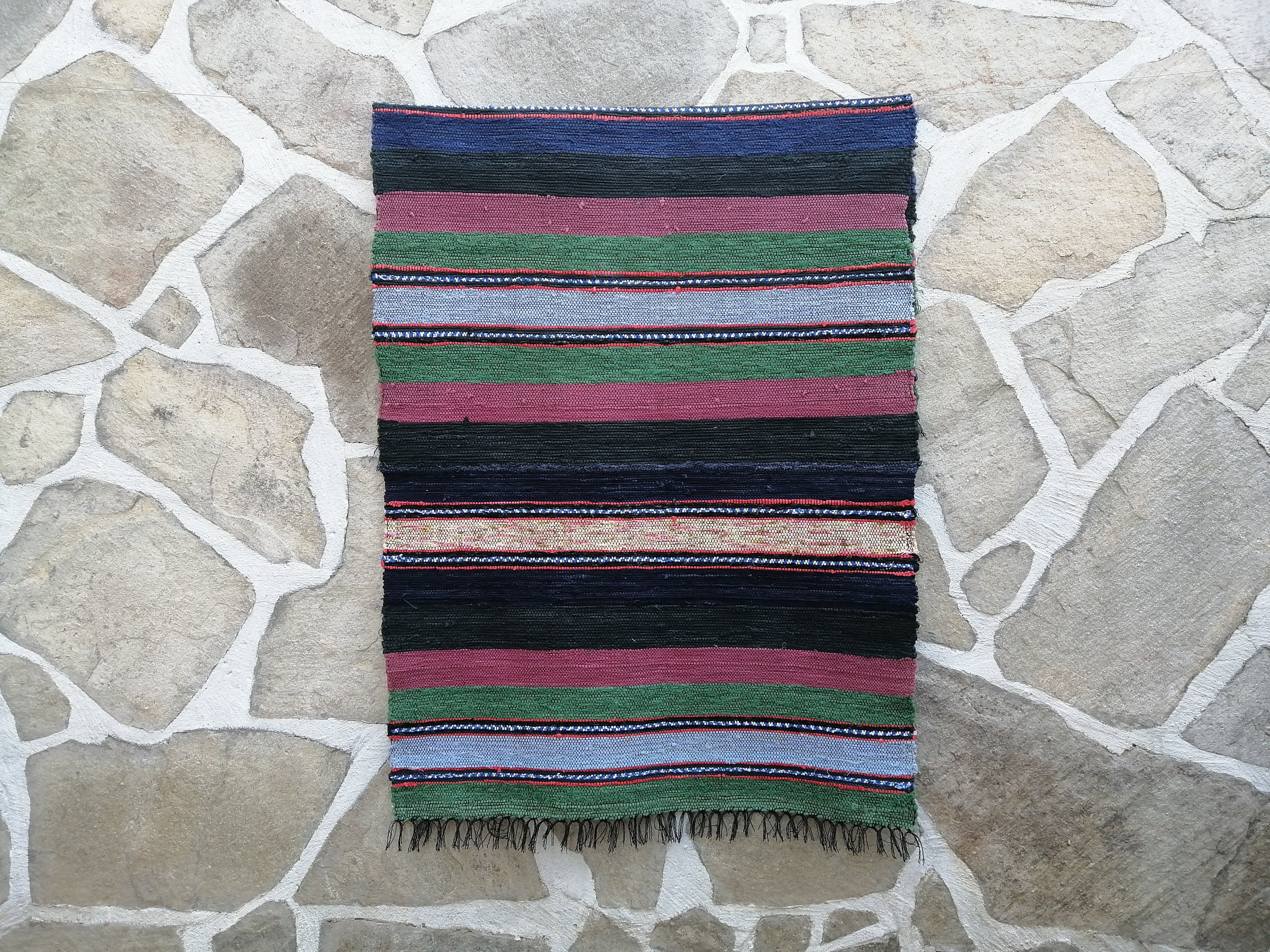 ヴィンテージ手織りラグ：ブルガリア民芸品、ストライプ柄キリム（59.1