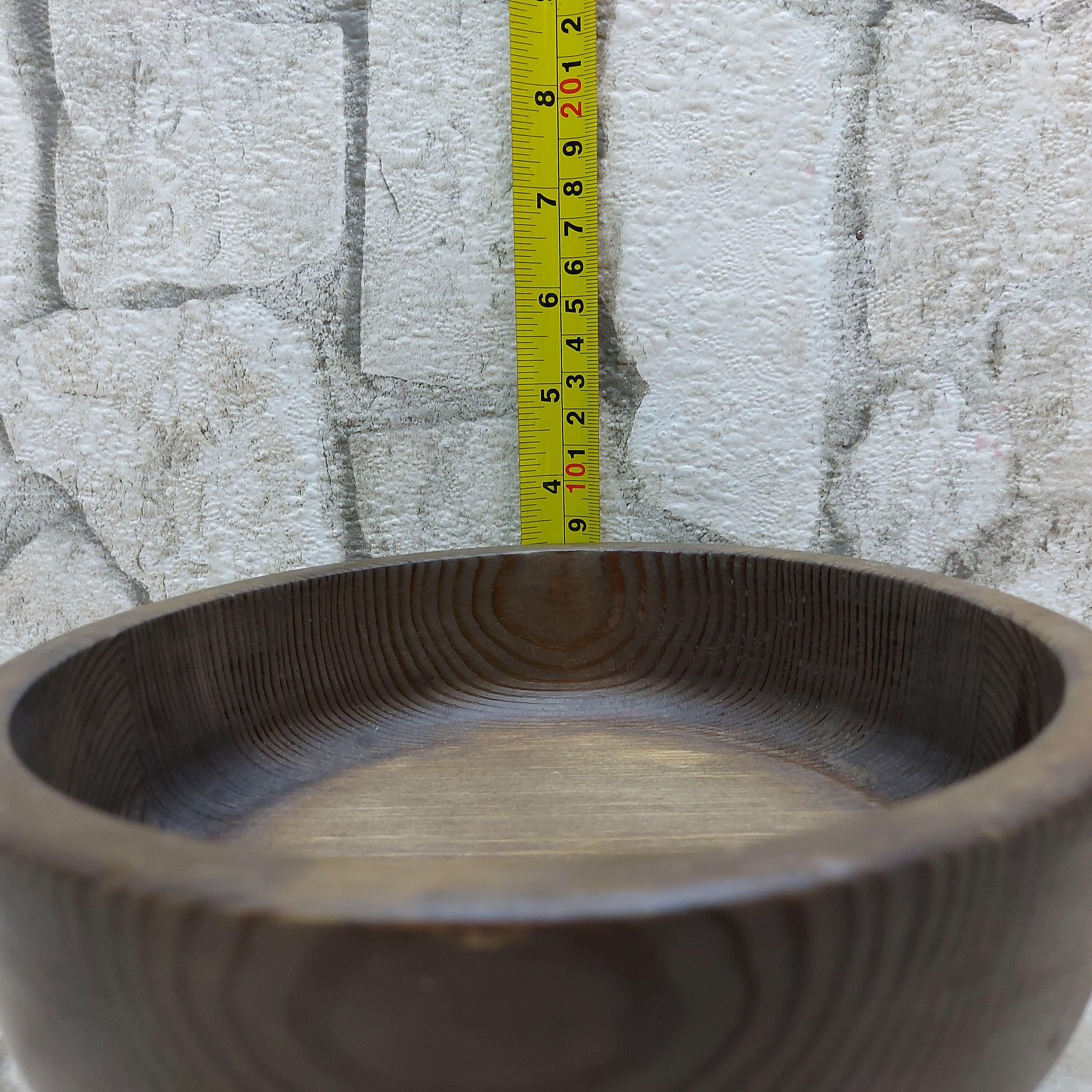 ヴィンテージの手彫り木製ボウル（ハンドル付き）：3本足の素朴な装飾