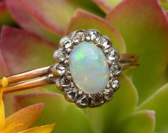 Anillo de ópalo margarita y diamantes talla rosa en oro rosa de 18 quilates y plata, siglo XIX