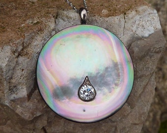 Mother of pearl and diamond necklace, 18 kt white gold, 1990s