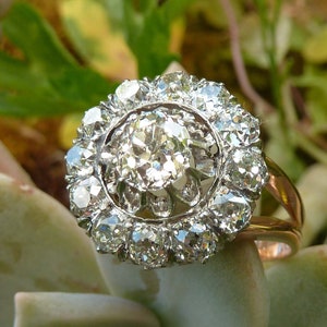 Antique daisy diamond ring with a 0.97ct old mine cut diamond , platinum and 18k rose gold, circa 1890-1920, France