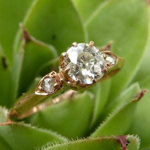 Old mine cut diamond 0.35 ct solitaire ring in 18k rose gold, circa 190-30