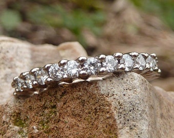 Full Eternity diamonds band in 18k white gold (0.90 carat of diamonds)