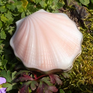 Puderdose aus Muschelschale mit Puderquaste! aus Karbonit und massivem Silber, UdSSR, 1956