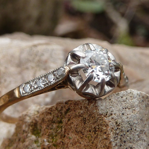 Fine quality old mine cut diamond ring, yellow gold and platinum, 0.30 ct, 1920-1930