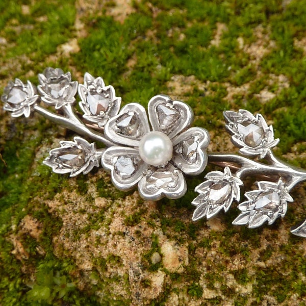 Broche branche de fleur en diamant taille rose, perle naturelle et argent massif, début XIXème