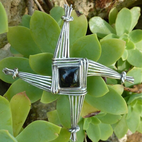 Pendentif croix Irlandaise de Sainte Brigid en onyx et argent massif, Années 1970-80