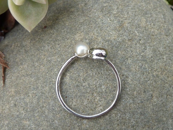 You and Me ring in diamond, cultured pearl and 18… - image 7