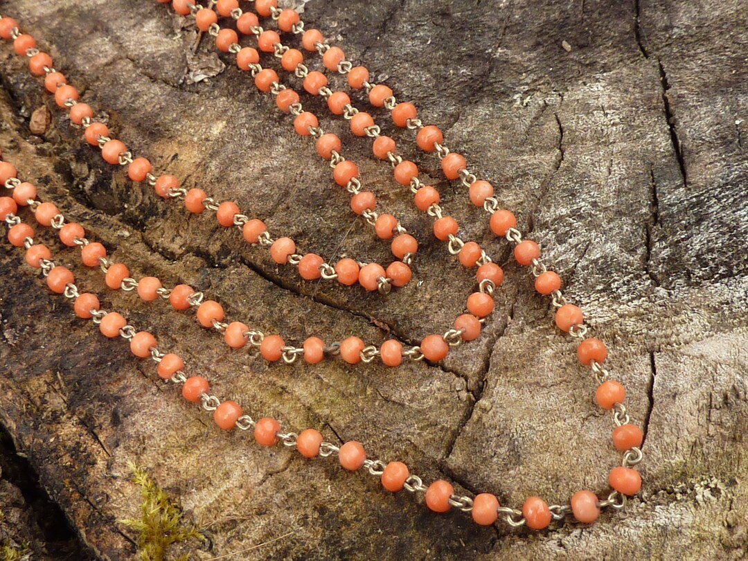 Ancien Collier Trois Rangs Perles Corail Rose Naturel - Or Jaune 18 Carats, Très Bon état