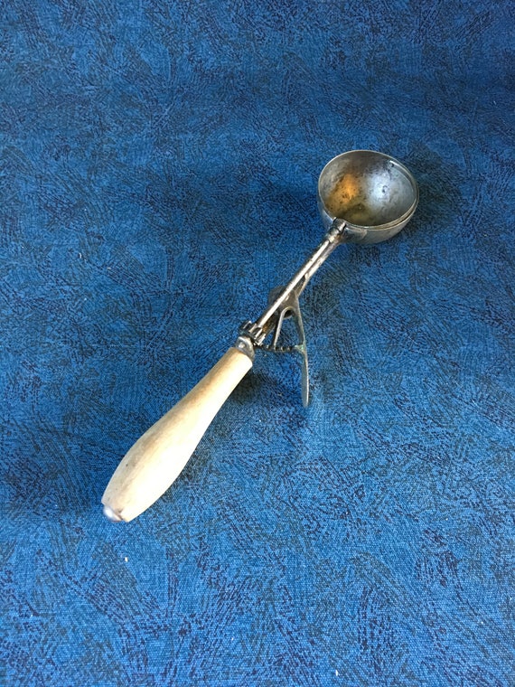 wooden handle ice cream scoop