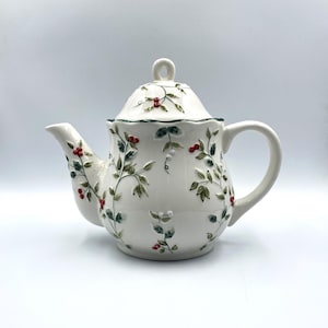 Pfaltzgraff Winterberry Teapot