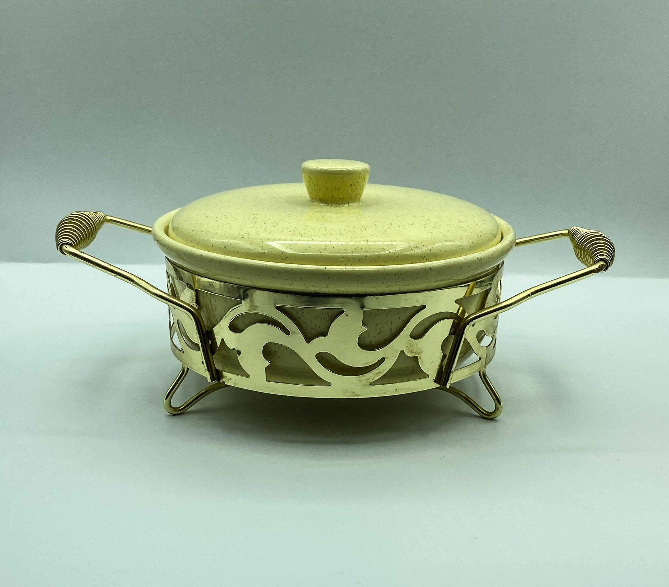 Casserole dish store with stand