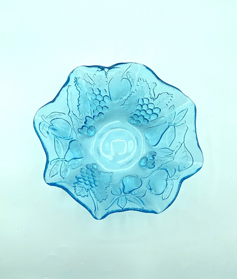 Vintage Ice Blue Ruffled Rim Glass Fruit Bowl Bild 3