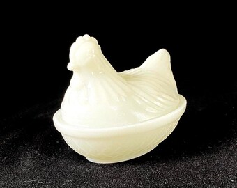 Vintage Small Hazel Atlas Milk Glass Covered Hen on Nest Dish