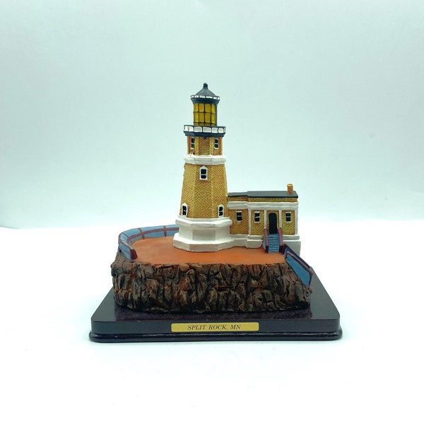 Vintage Split Rock, Minnesota Lighthouse Figurine, Onieda Studios Lighthouse Point Collection