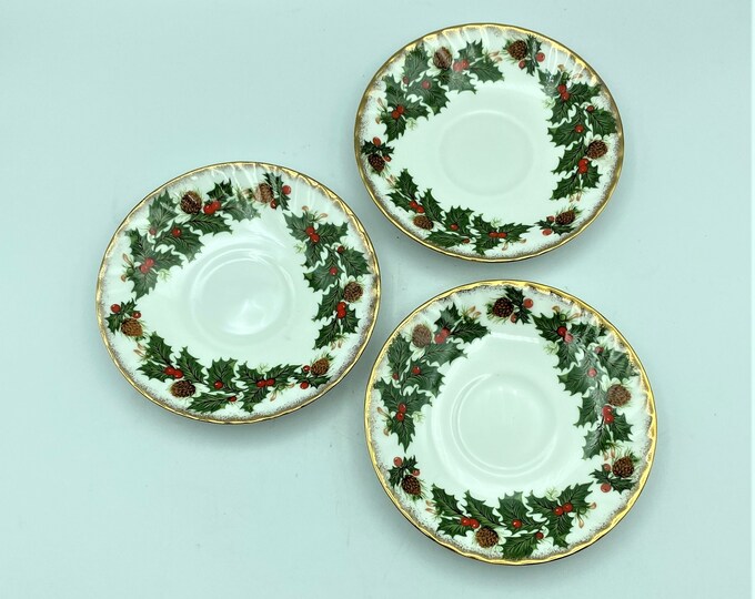 One Rosina Queens Fine Bone China Yuletide Scalloped Dessert / Salad Plate Christmas / Holiday