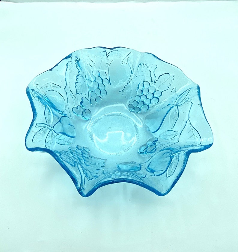 Vintage Ice Blue Ruffled Rim Glass Fruit Bowl Bild 2