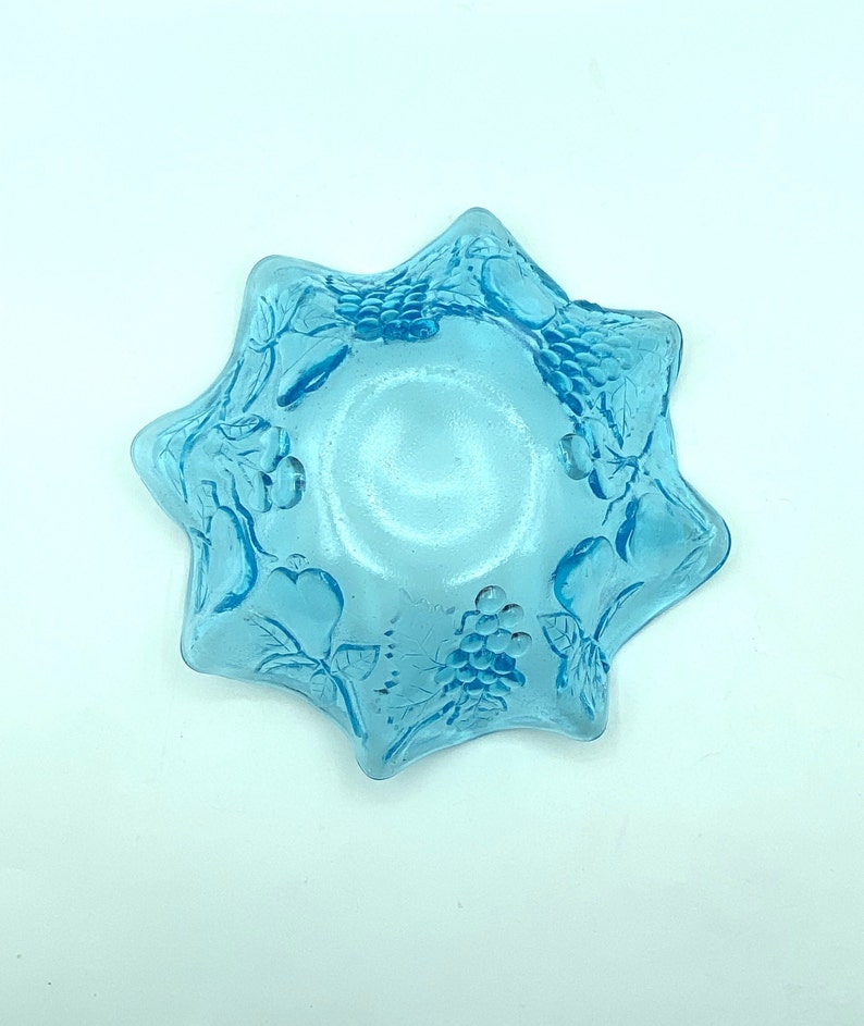 Vintage Ice Blue Ruffled Rim Glass Fruit Bowl Bild 5