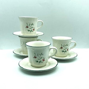 Vintage Pfaltzgraff Winterberry Coffee Cups and Saucers, Set of 4