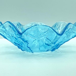 Vintage Ice Blue Ruffled Rim Glass Fruit Bowl Bild 1