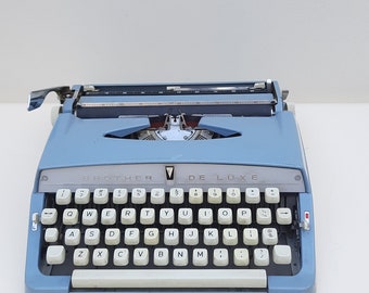 Vintage Baby Blue Brother De Luxe 1960's Typewriter Made in Nagoya Japan