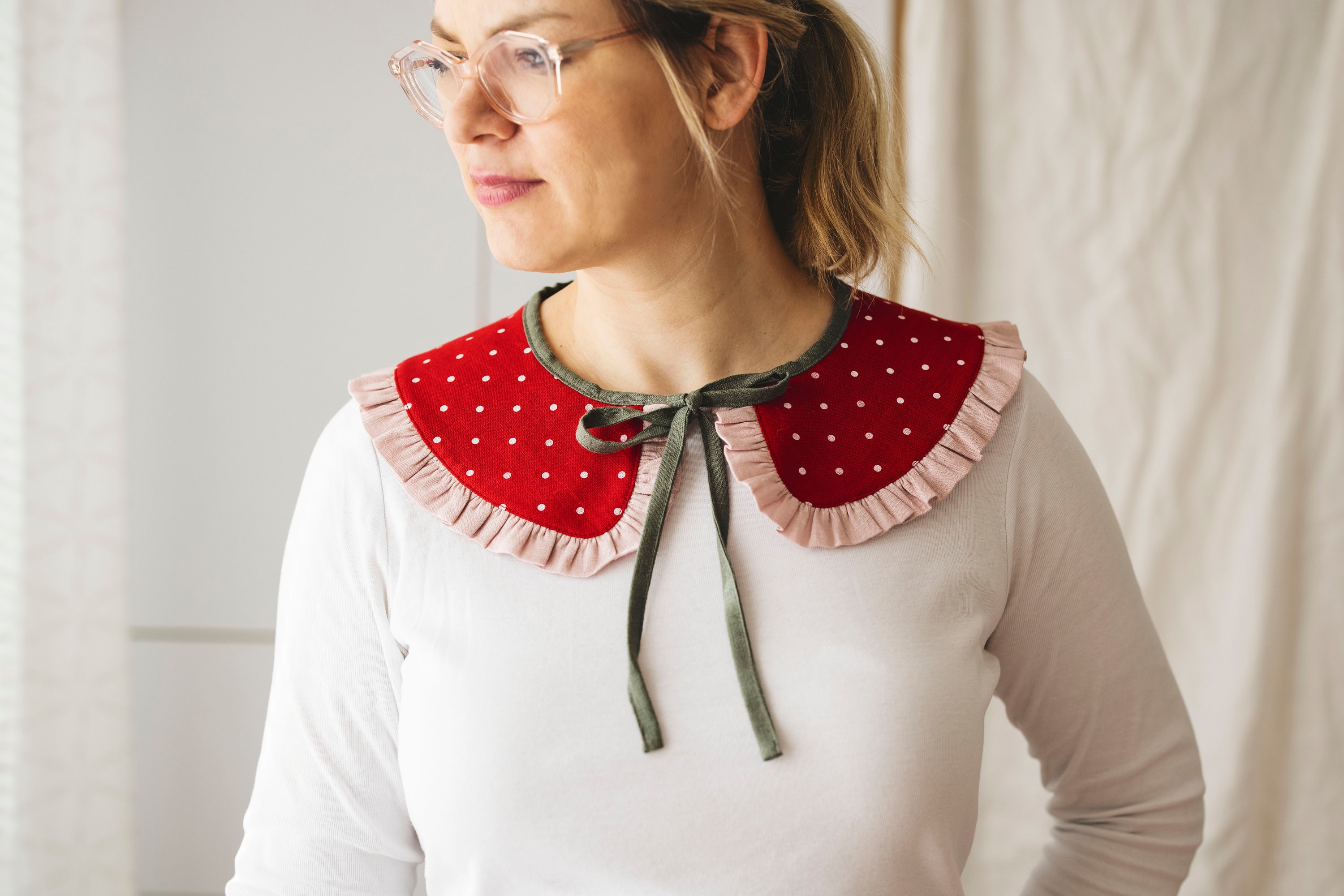 Linen Peter Pan Collar with ruffle Fairytale Strawberry