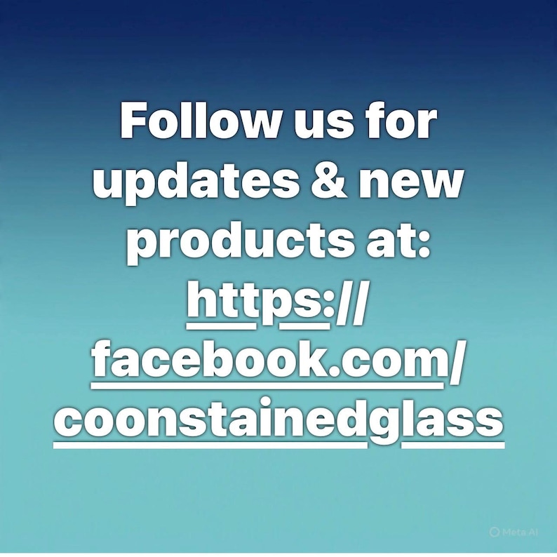 K&ouml;nnte beinhalten: Ein blauer und t&uuml;rkisfarbener Farbverlaufshintergrund mit wei&szlig;em Text. Der Text lautet: "Folgen Sie uns f&uuml;r Updates & neue Produkte unter: https://facebook.com/coonstainedglass."