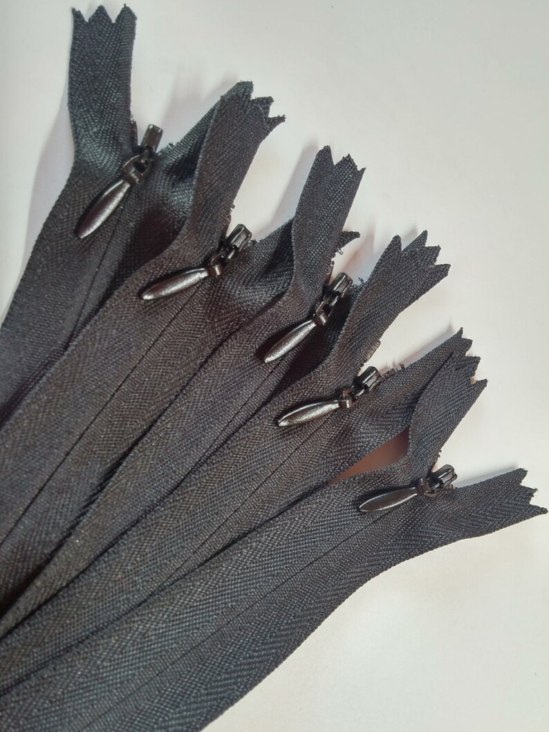 INVISIBLE Zipper YKK Color 580 Black 24 Inch 60cm 1 Piece With Drop