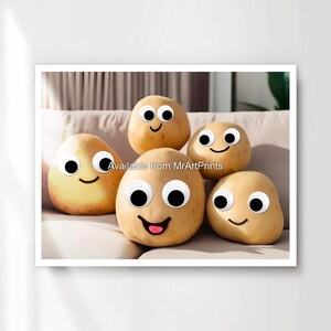 Puede incluir: Cinco patatas con ojos saltones y caras sonrientes están dispuestas en un sofá marrón claro. Las patatas son de diferentes tamaños y formas. Las patatas están todas mirando a la cámara. El texto "Available from MrArtPrints" es visible en la imagen.