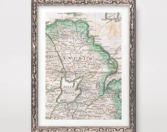 Konsttryck av karta över Antrim, Nordirland – Vintage Irish County
