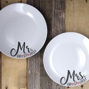 Mr and Mrs, Cake Cutting Dish, Wedding Dessert Plate, Wedding Plate Set, Dessert Plate, Wedding Gift, Personalized Wedding Cake Plates