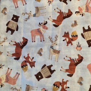 Animales del bosque caprichosos, tela de algodón: material para acolchado y costura, 1 yarda