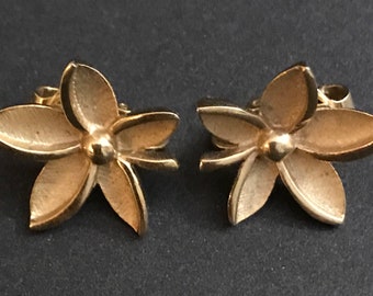 Crown Trifari Vintage Clip On Earrings, Gold Plated Metal Flower Design Crown Trifari Earrings, 1960s Trifari, SoniaCollectibles Jewelry