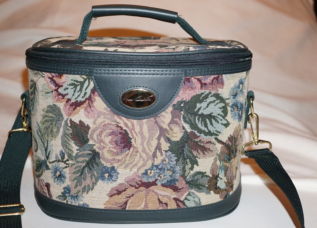 Beautiful Vintage Designer Gloria Vanderbilt Travel Makeup