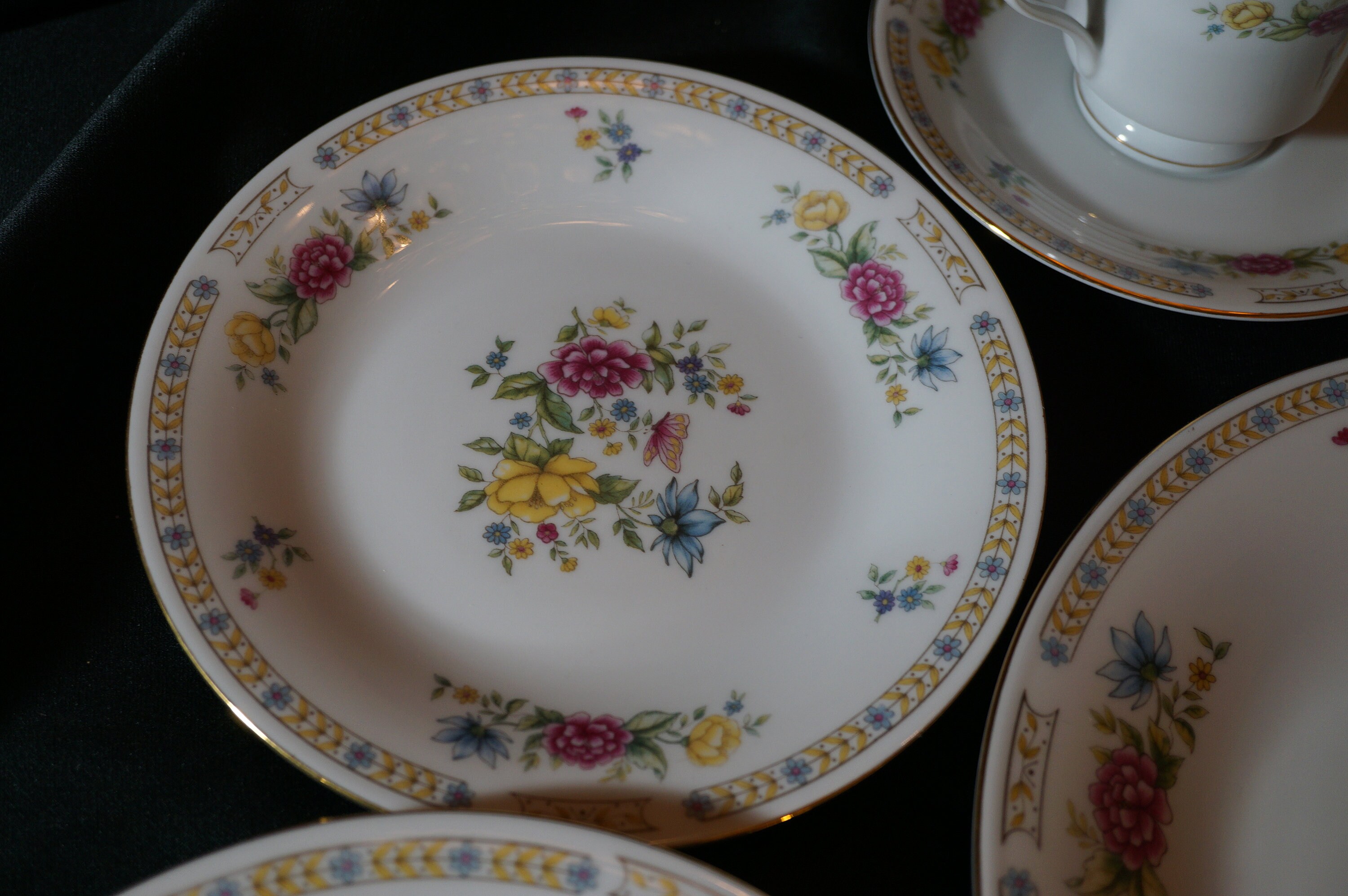 Make an Offer Vintage Liling China Yung Shen Ling Rose Pattern Fine