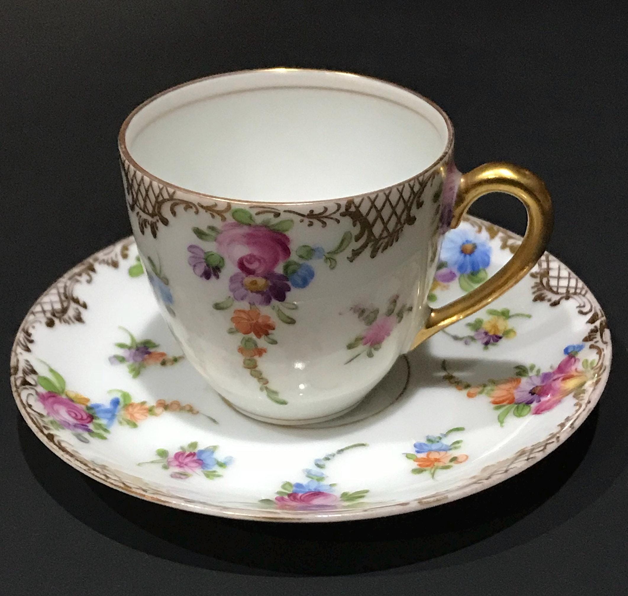Dresden社ドレスデン金彩ビスクスワン型カップ&ソーサー 陽刻 工芸品