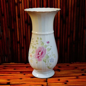Beautiful 10 Inch Tall Vintage Porcelain Gold Trim Flower Vase Pink Floral Bouquet Green Leaves Hand Painted, Home Decor Giftware