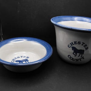 Brinker Krukor 1999 Chester County med häst Keramikkruka med droppskål