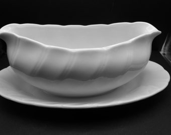 Sheffield Bone White Porcelain Fine China - Made in Japan - Gravy Boat with Plate