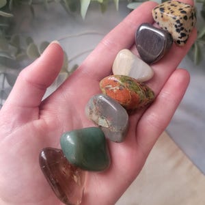 VERWALTEN SIE IHRE FINANZEN Kristall Kit - 7 Kristalle Stück, Geld, Trommelstein, Steine, Chakra