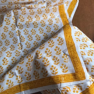 Pañuelos estampados en bloque con borde cuadrado y estampado Booti amarillo dorado extragrandes