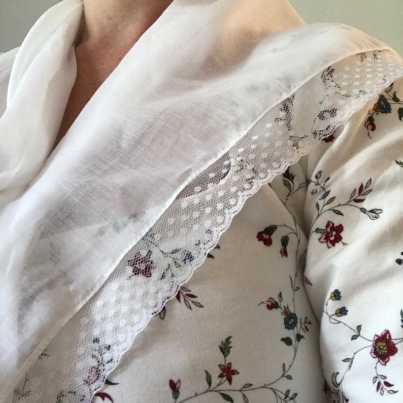 Vintage Scarves- New 1920s to 1970s Styles     Fine White Cotton Voile Large Triangular Kerchief Fichu With Lace Edge Trim 18th Century Colonial Style  AT vintagedancer.com