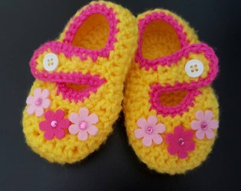 Baby pink and yellow shoes/ baby pink shoes/ floral shoes/ pink flowers/ baby shoes crochet/ baby shoes/baby summer shoes/ photo props/gift