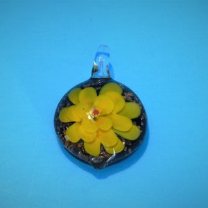 Vintage-Inspired Handblown Glass Flower Pendant: Bohemian Necklace Jewelry - Unique Gift for Women