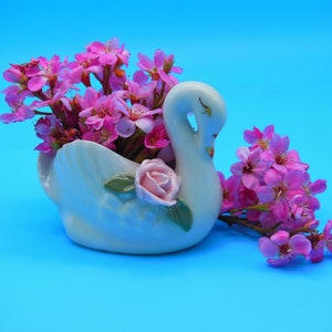 White Swan Vase, Vintage Swan Vase, Swan Figurine, Swan Decor