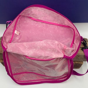 Minnie Mouse Travel Bag & Pin image 9