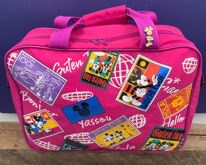 Minnie Mouse Travel Bag & Pin image 1
