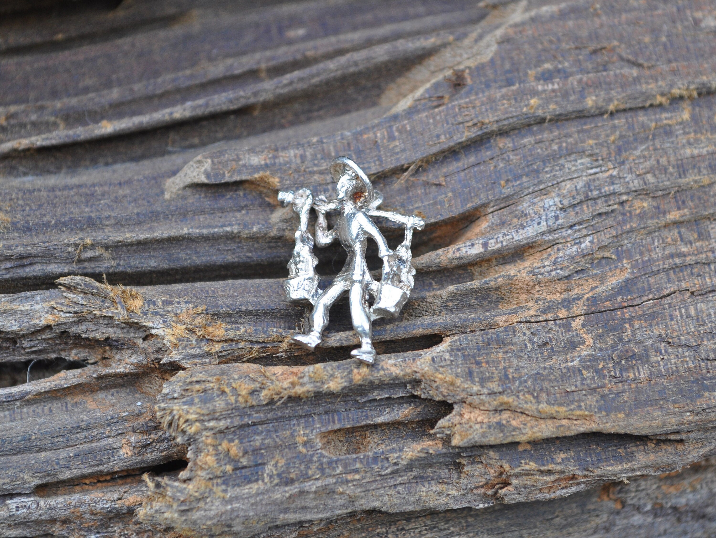 Charme Vintage HMK Chinese Water Carrier En Argent Sterling - 1,9 G, 2 Cm, Occasion Bon État