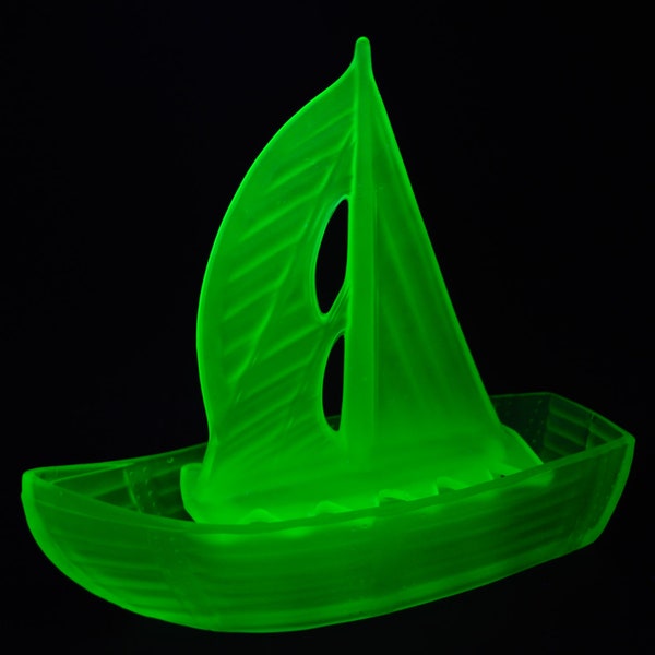 Art Deco Carlshutte Uranium Glass Boat #812656