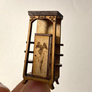 Puppenstube Miniatur Jugendstil Regal 1:48 Baukasten Miniatur Vitrine